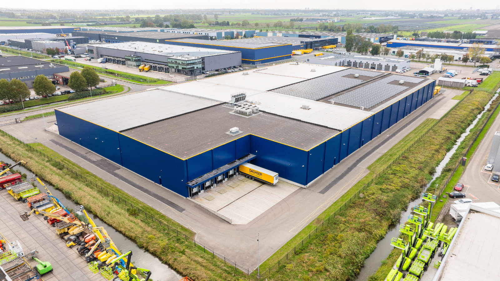 Het nieuwste warehouse heeft een oppervlakte van 17.000 vierkante meter, met zowel ambient- als koel- en vrieszones voor temperatuurgevoelige producten.