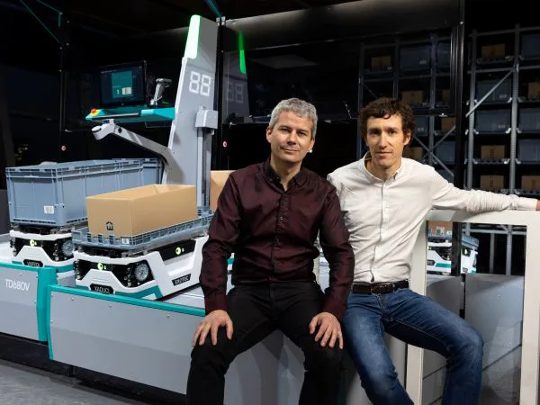 Romain Moulin, medeoprichter en CEO van Exotec (links)