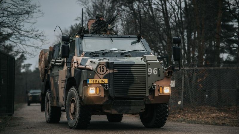 Defensie wil niet alleen eigen materieel inzetten, maar in de toekomst ook marktpartijen uit de logistiek betrekken. Foto: Defensie