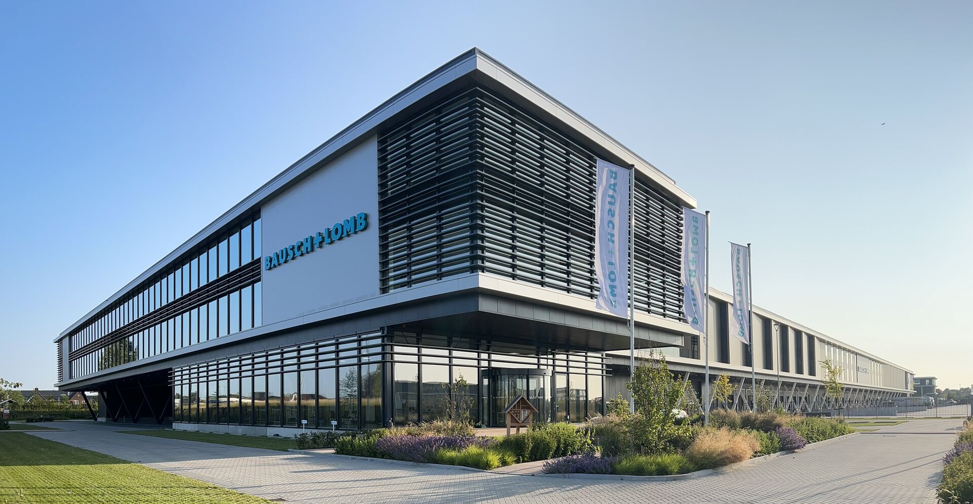 Nieuw distributiecentrum Bausch+Lomb: '300 robots en ruimte voor meer'