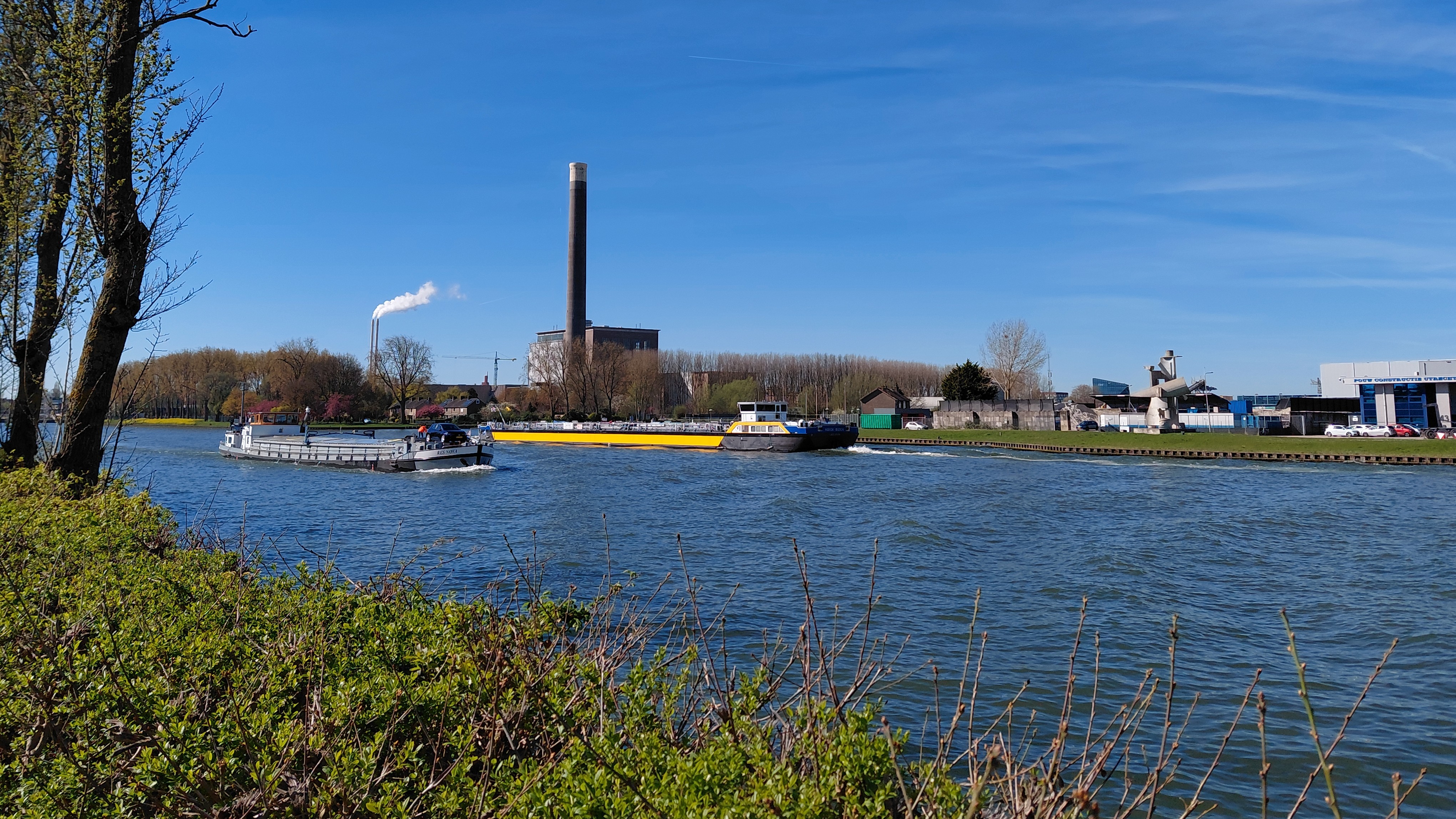 Bedrijventerreinen met een hoge milieucategorie en watergebonden kavels, zoals Lage Weide in Utrecht, zijn schaars in Nederland. 