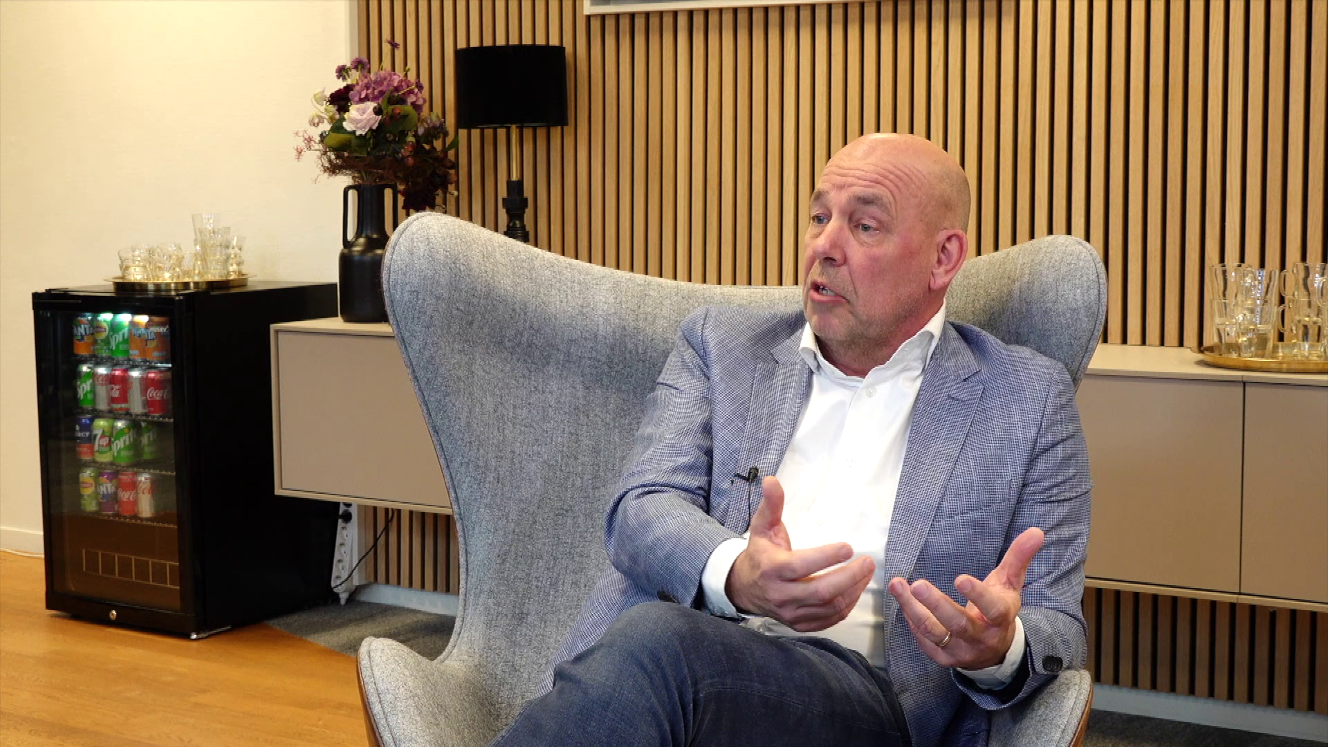 Peter Appel tijdens de opname van het Logistiek Café, 2022. Beeld: Jan Willem Stad.