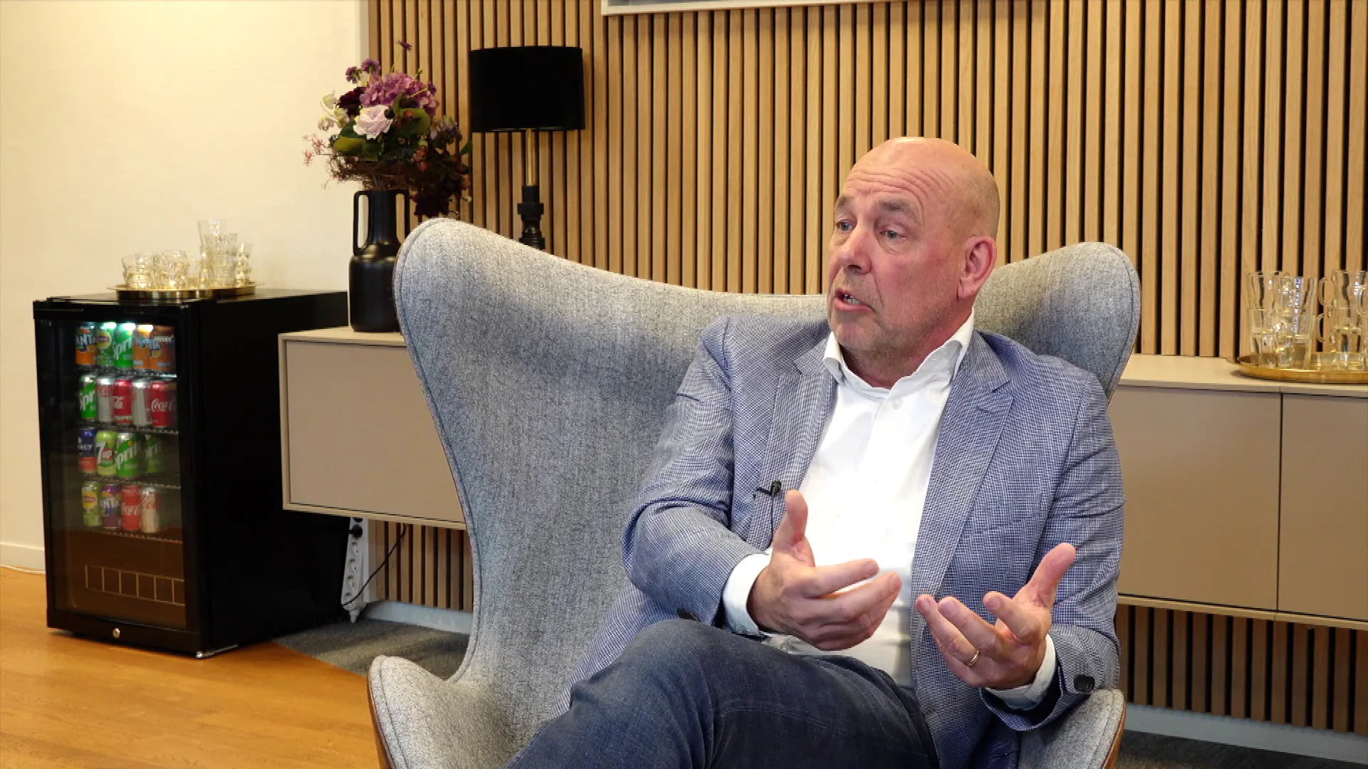 Peter Appel tijdens de opname van het Logistiek Café, 2022. Beeld: Jan Willem Stad.