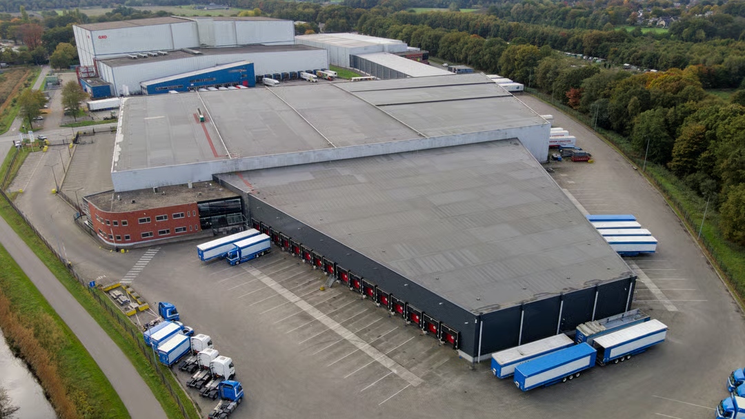Het distributiecentrum aan de Marga Klompéweg 11 in Tilburg. Foto: Funda in Business