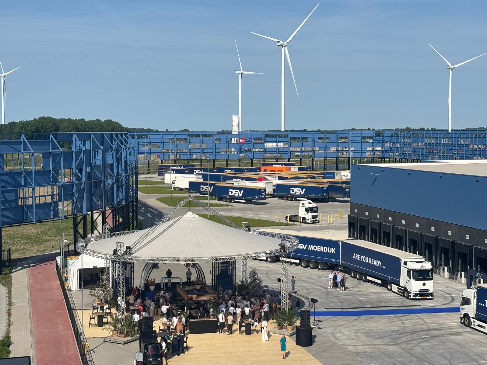 De opening van het nieuwe dc van DSV in Moerdijk. Foto: Logistiek.nl