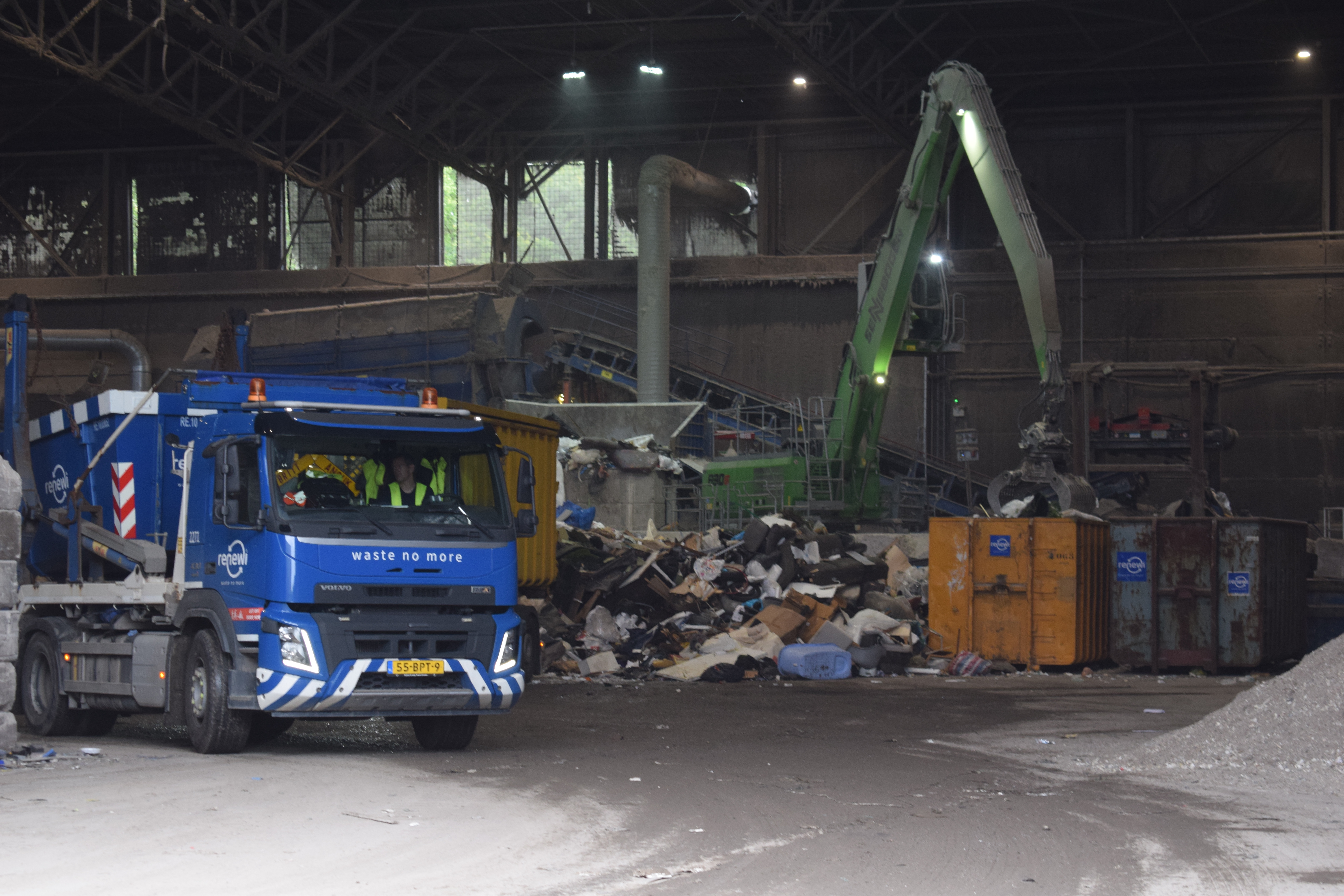 De sorteerhal van Renewi in Nieuwegein. Foto: Tessa Heerschop