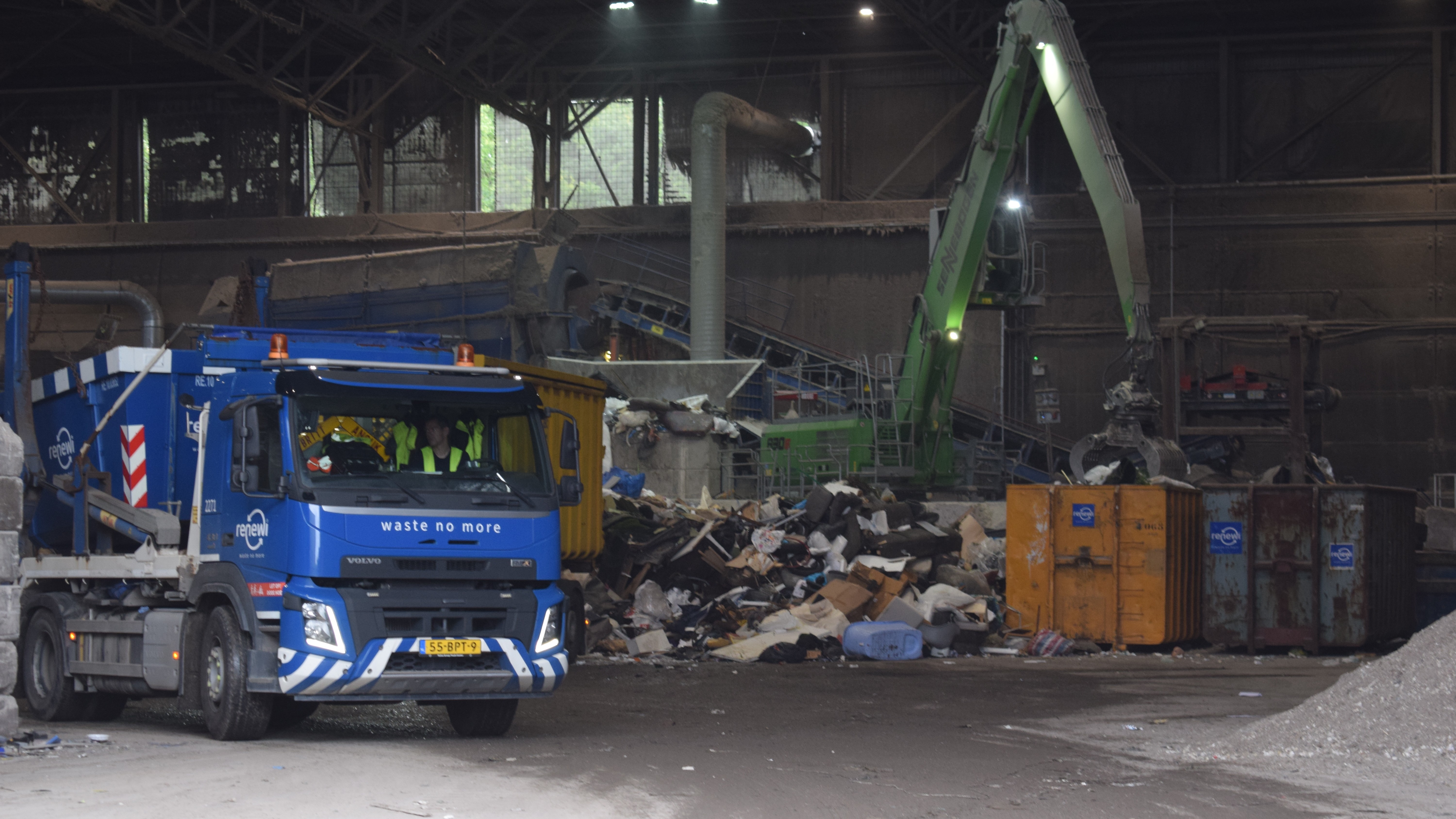 De sorteerhal van Renewi in Nieuwegein. Foto: Tessa Heerschop