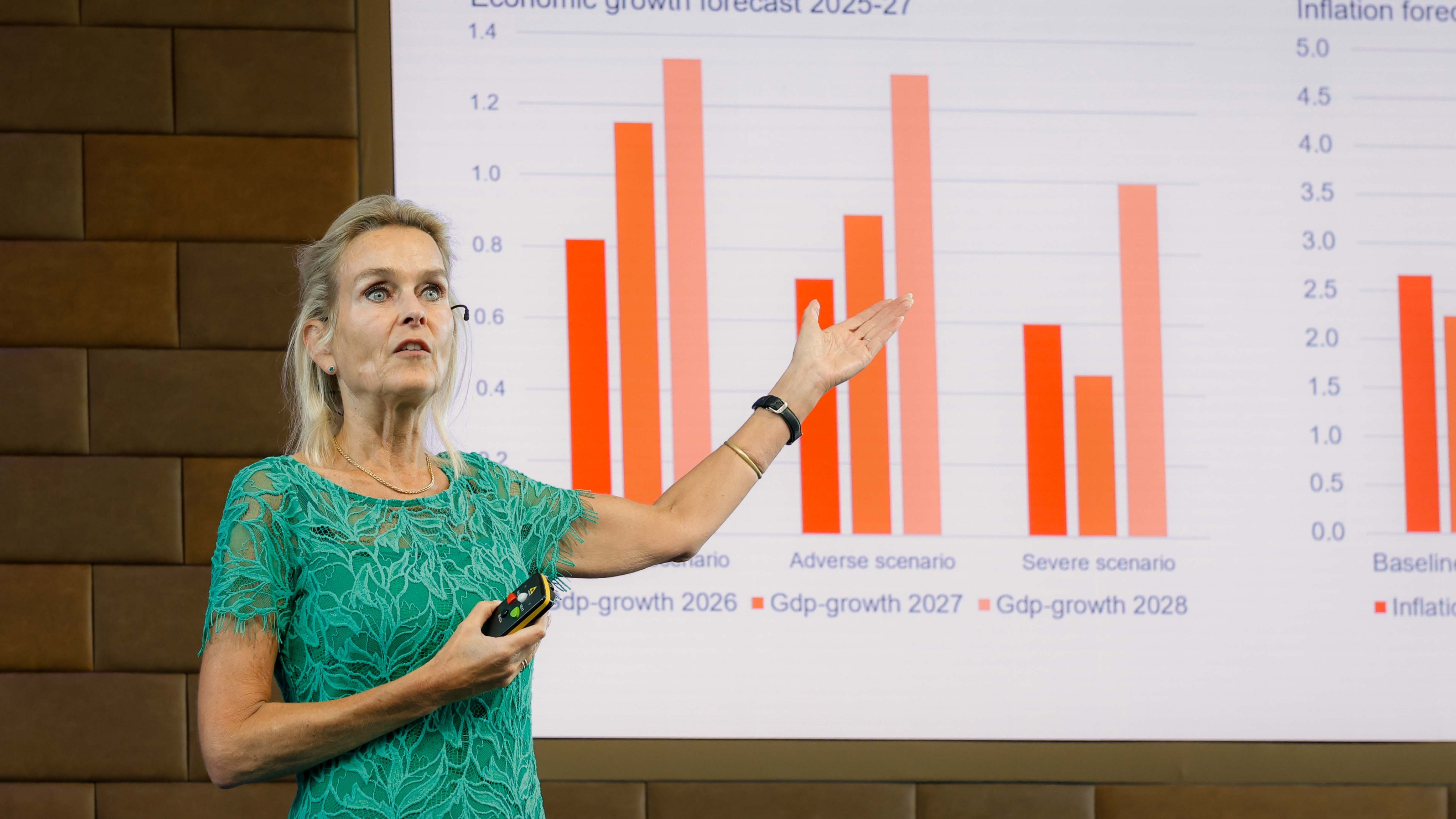 Topeconoom Barbara Baarsma spreekt over arbeidsproductiviteit in de logistiek tijdens de Top 100 LDV. Foto: Eyesmile Photography