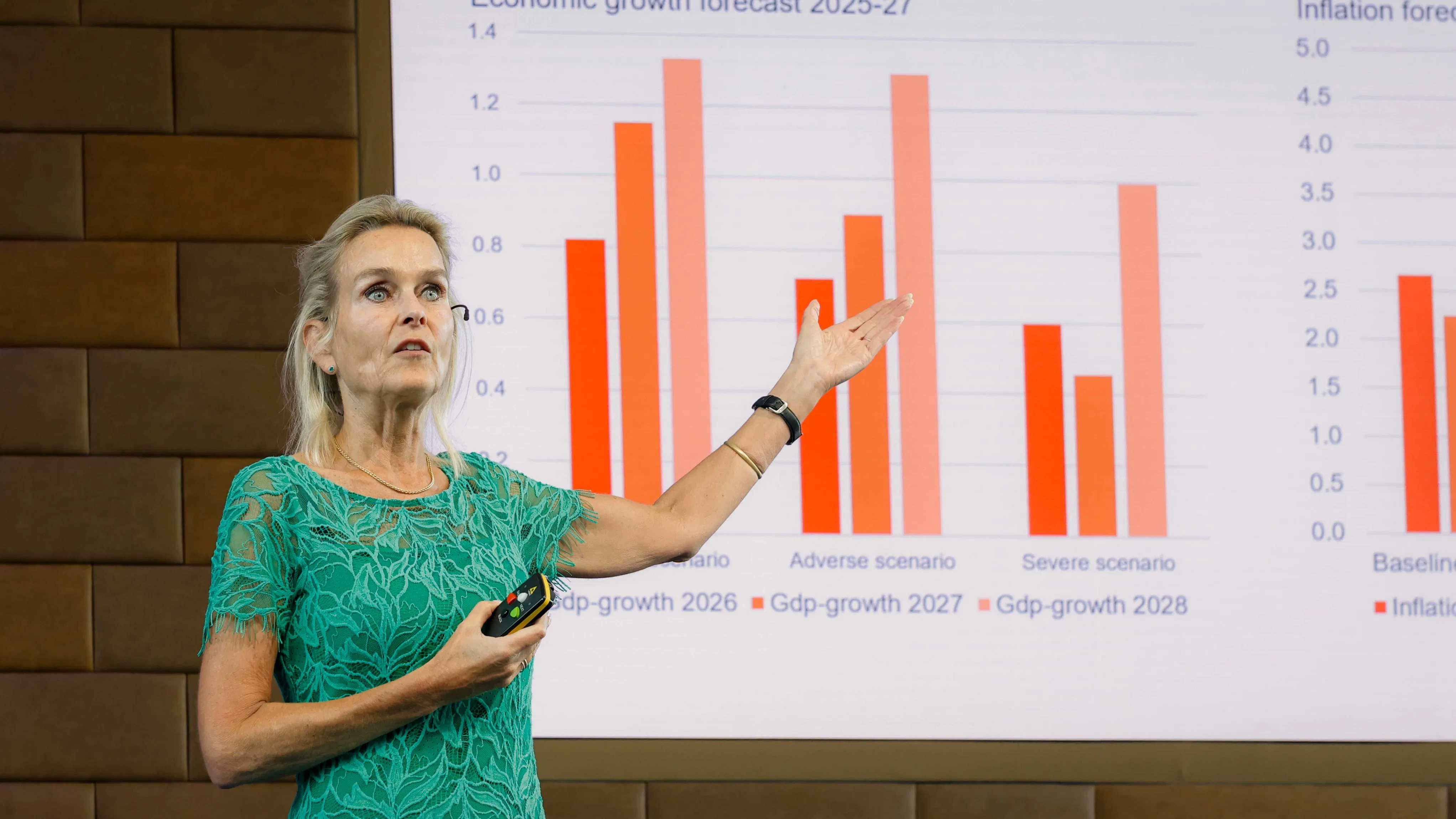 Topeconoom Barbara Baarsma spreekt over arbeidsproductiviteit in de logistiek tijdens de Top 100 LDV. Foto: Eyesmile Photography
