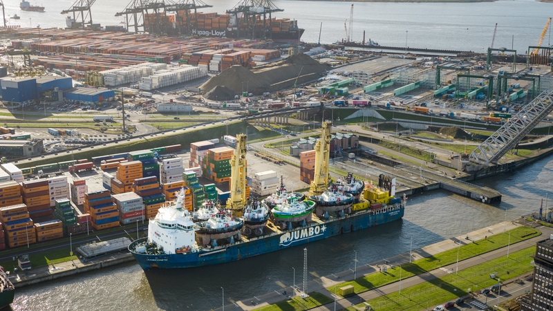 De gehele containeroverslag daalde, vooral de uitvoer van volle containers bleef achter in de haven van Antwerpen. Foto: Elien Melis