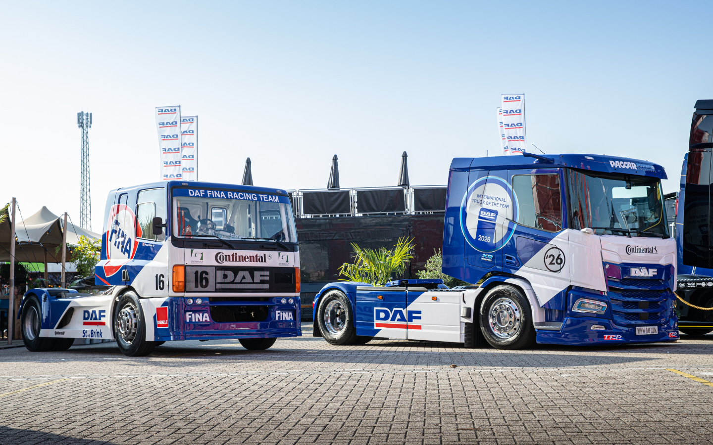 De oude en de nieuwe race-Dafs. Foto: Truckland