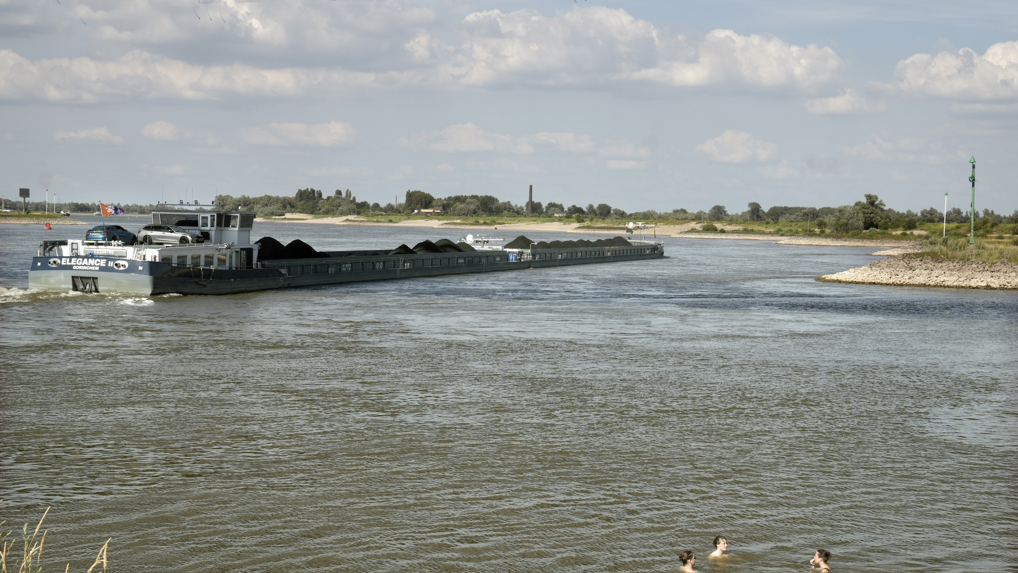 De Waal stroomt van de Rijn bij Pannerden via Nijmegen. Ook hier is de waterstand laag in juli 2026. Foto: Flip Franssen / ANP