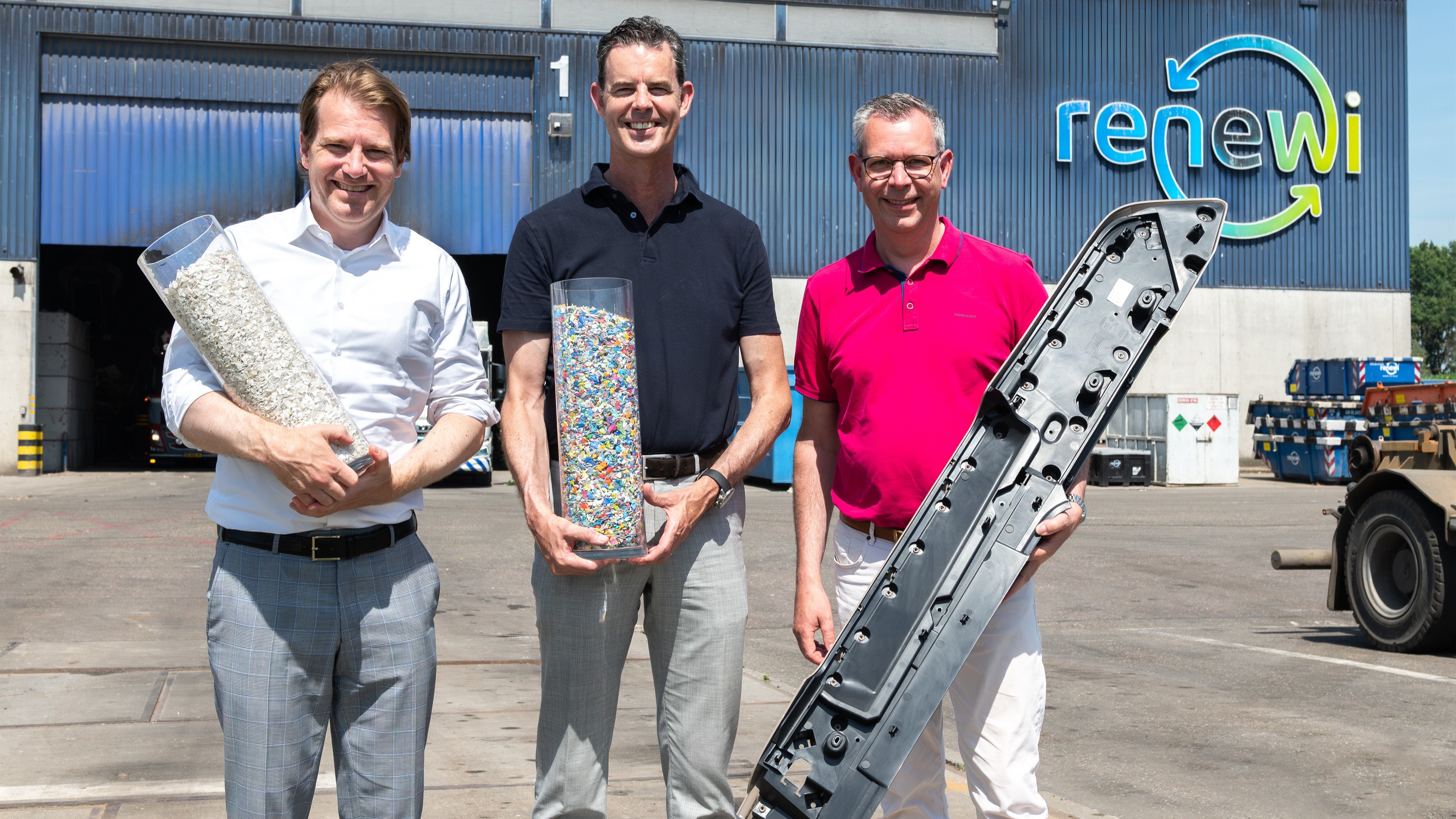 V.l.n.r. Willem van der Leegte (VDL), Harld Peters (Renewi) en Pieter Melisse (VDL Parree) / Foto: Renewi