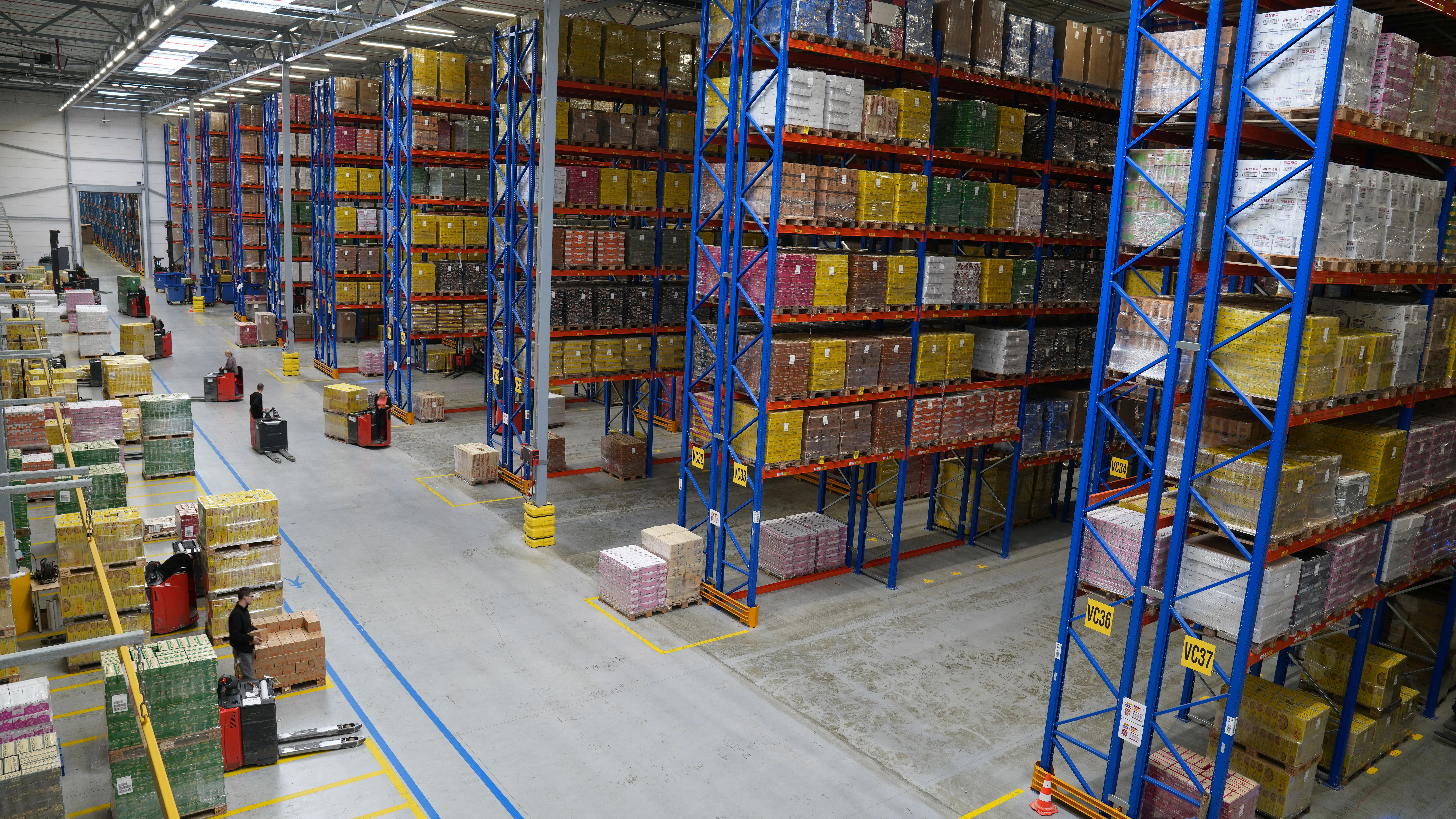 Het nieuwe smallegangenmagazijn combineert een hoge opslagdichtheid met veiligheid, ergonomie en productiviteit.