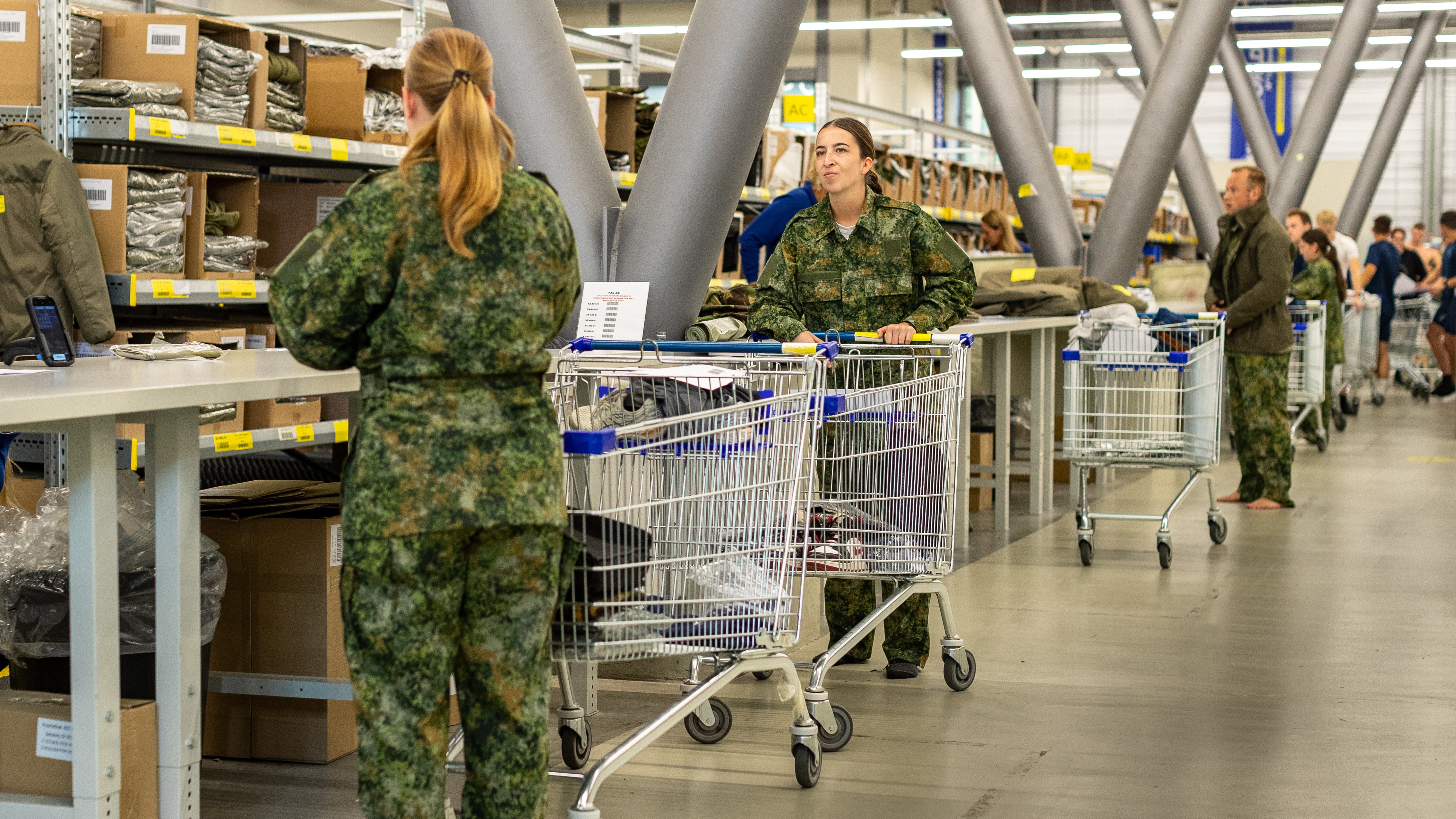 In het huidige magazijn van het KPU-bedrijf in Soesterberg. Foto: Koos Groenewold