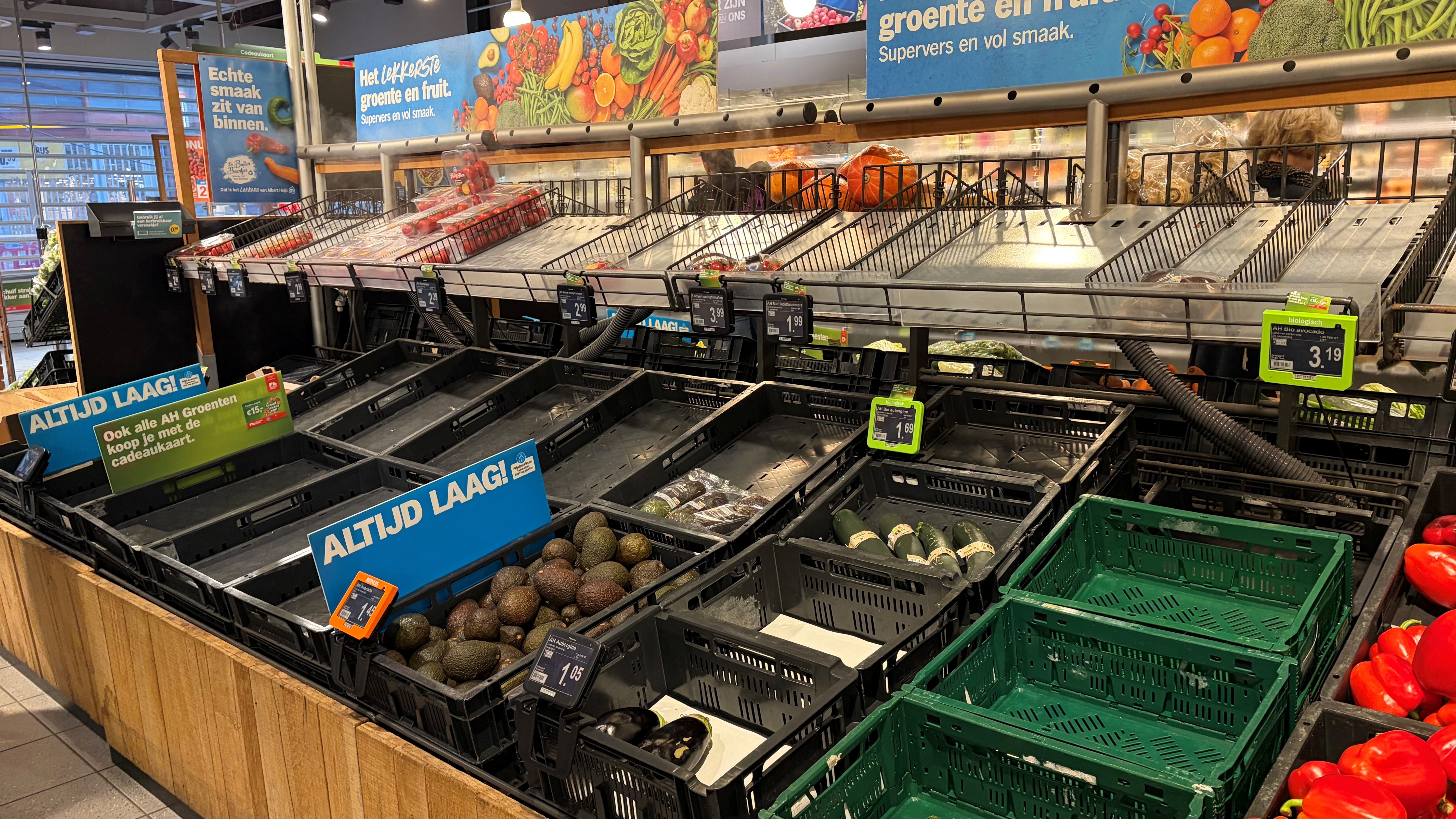 Lege schappen op de groente-afdeling van Albert Heijn. Foto: Logistiek.nl