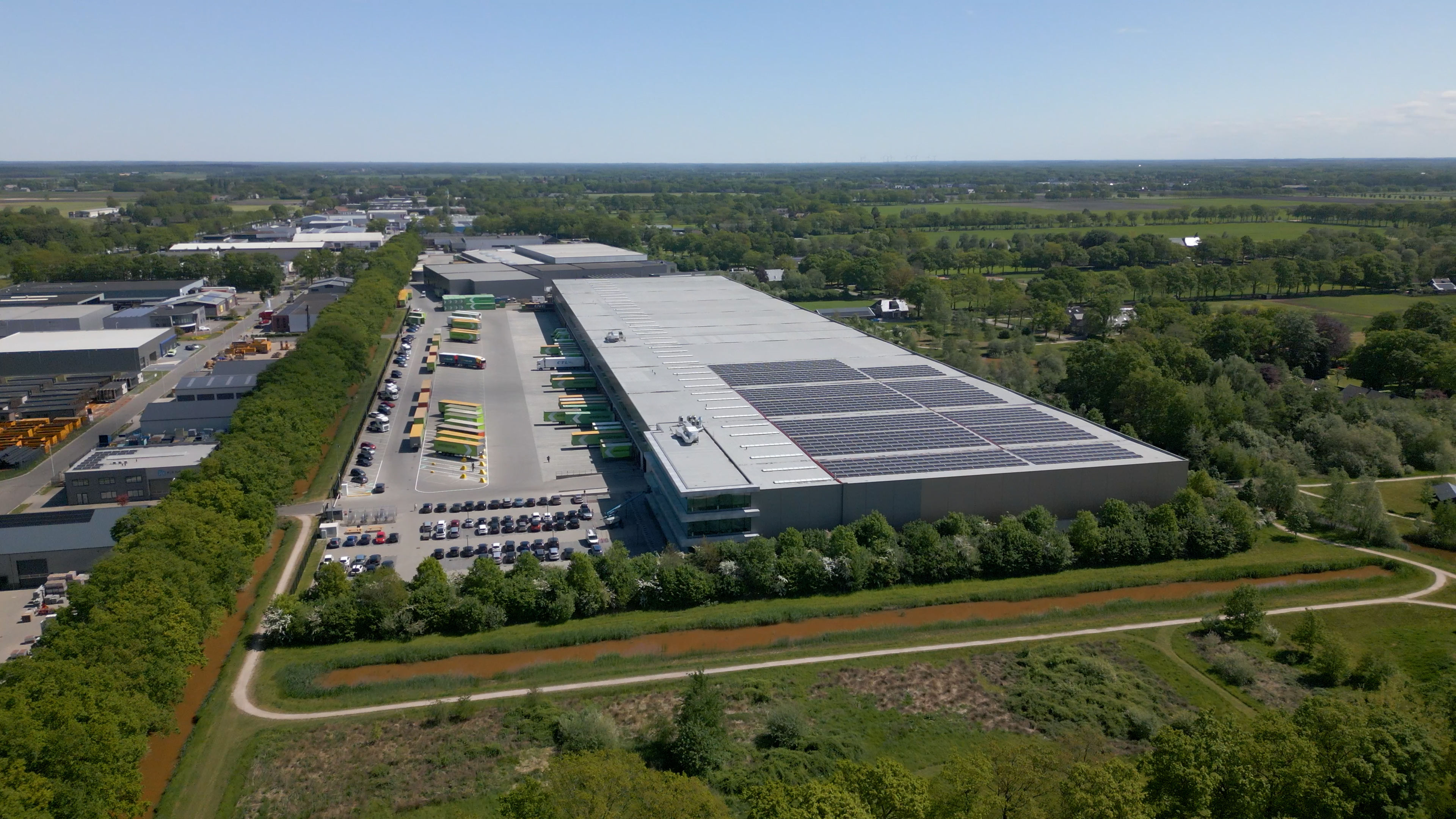 Logistiek vastgoed van Sicore Real Assets met zonnedak en energie-infrastructuur. Foto: Sunrock