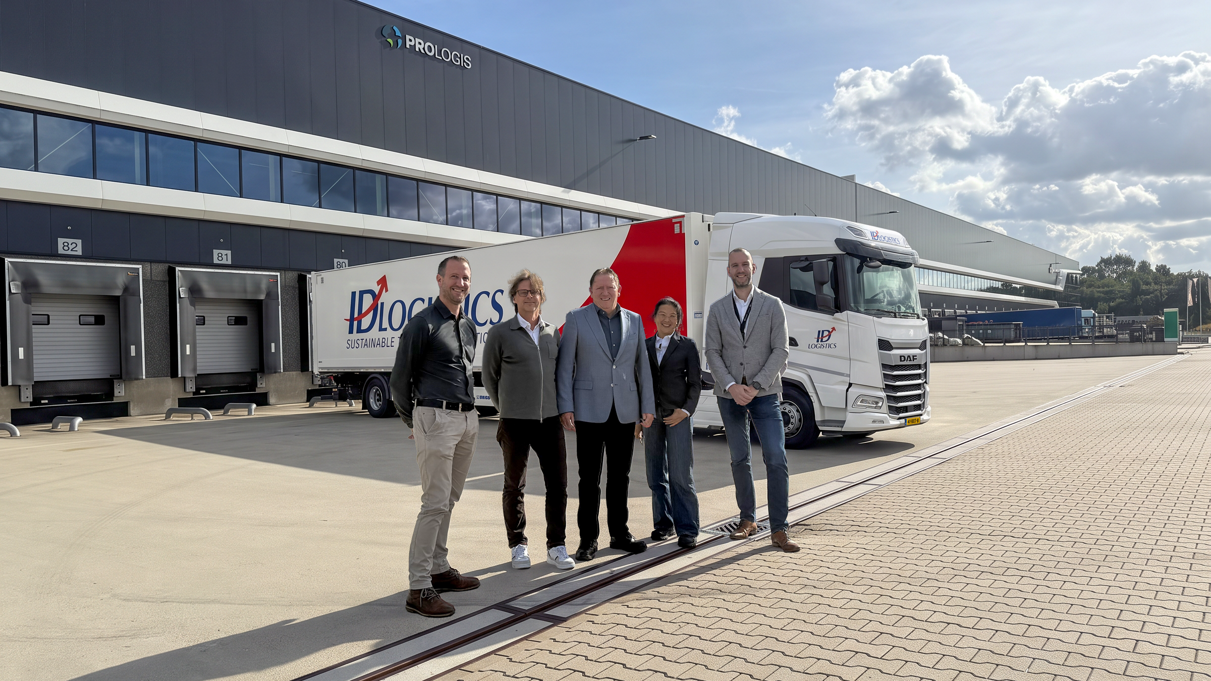 v.l.n.r.: Stef Ambrosius, Jan Hoffman, Dick van Honk, Natalie Kong, Bart Jacobs. Foto: ID Logistics.