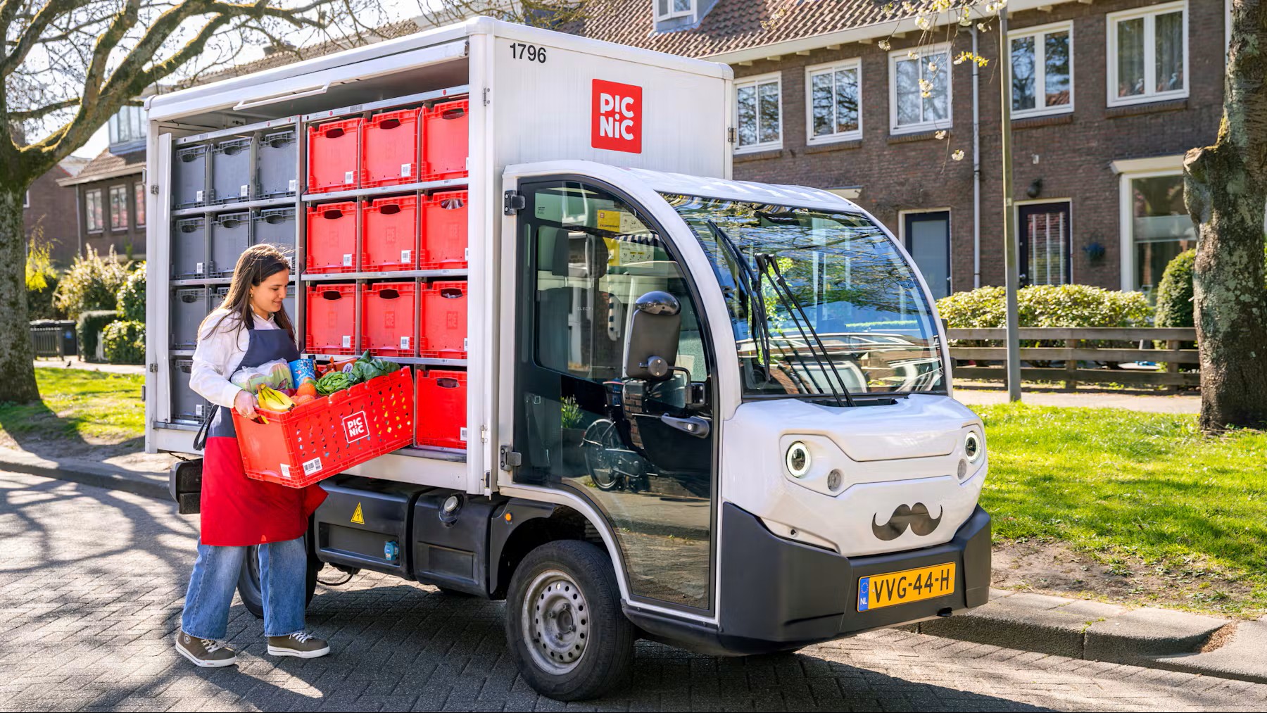 Bezorger van Picnic aan het werk. Foto: Picnic